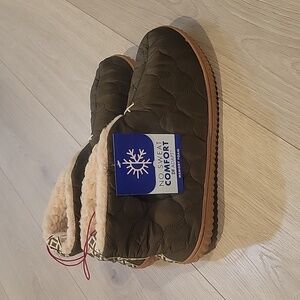 NWT Dearfoams Mens Slippers